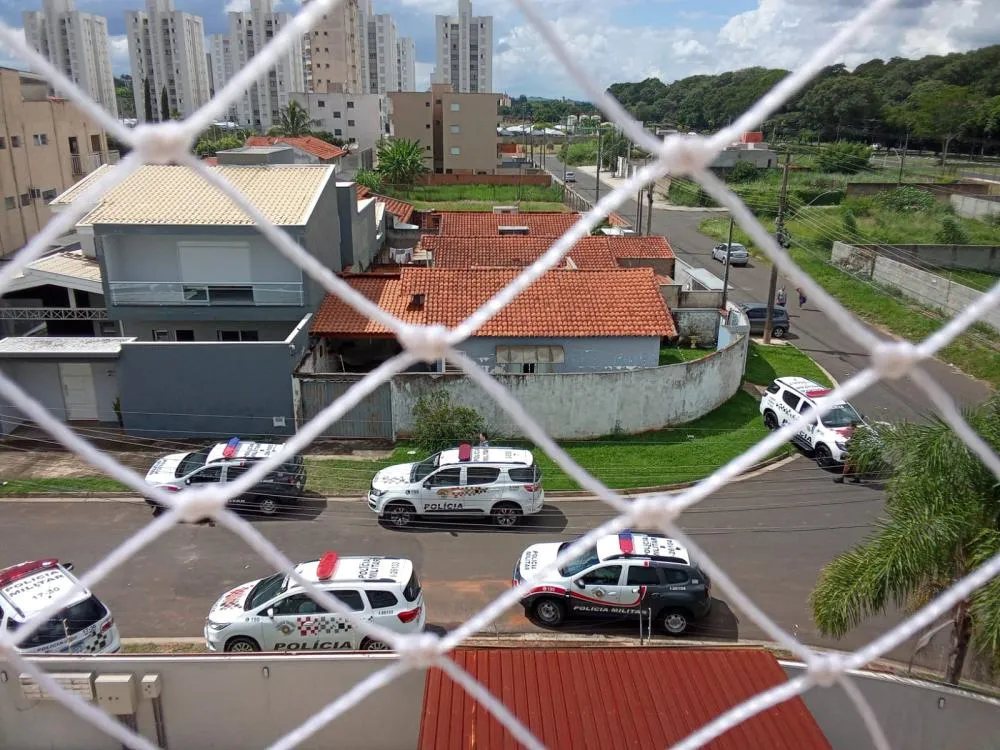 Procurado por roubo atira contra PMs e é baleado em Mogi Guaçu