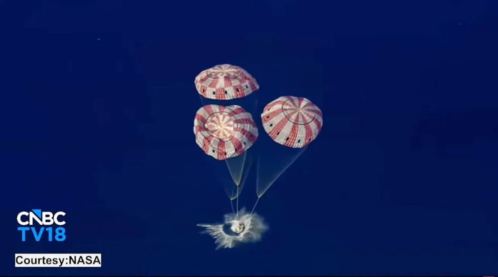 Cápsula Orion pousa no Oceano Pacífico e encerra missão à Lua