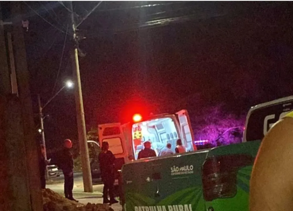 Homem é baleado em Santo Antônio de Posse e polícia investiga ligação com tráfico