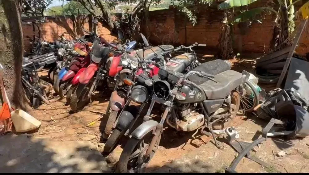 Polícia Civil apreende 39 motos e prende dono de oficina clandestina