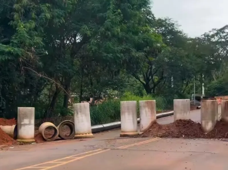 Bloqueio em ponte na Rodovia Deputado Nagib Chaib gera gargalos no trânsito entre Mogi Mirim e Mogi Guaçu