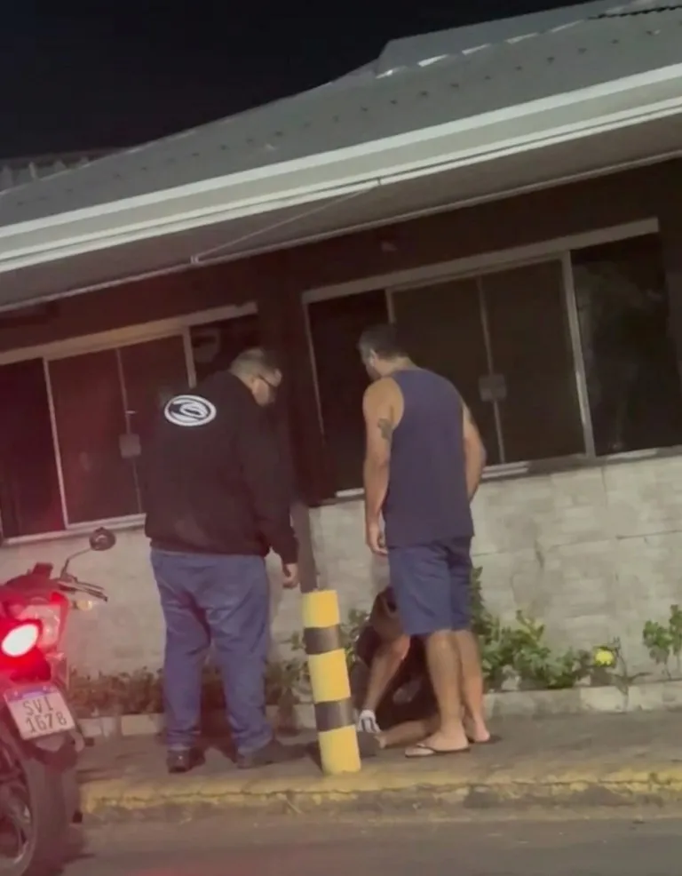 Motoboys flagram tentativa de furto e detêm suspeito com chave micha no Centro de Mogi Guaçu (Assista ao vídeo)