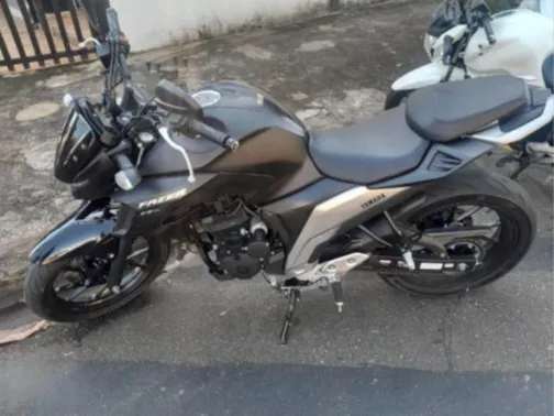 Ladrões são detidos por moradores após tentativa de roubo de moto