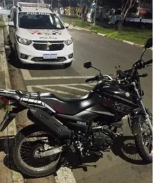 Três adolescentes são apreendidos após tentativa de roubo de moto