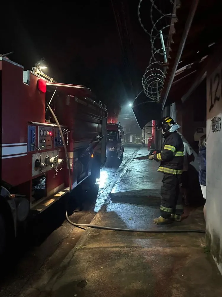 Cozinha é atingida por incêndio e fica destruída em Mogi Guaçu