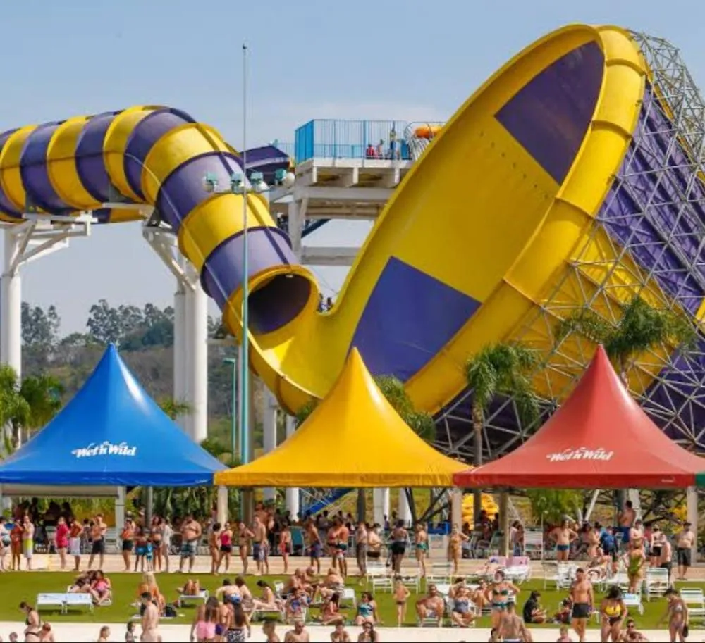 Wet’n Wild abre 80 vagas de emprego e salários chegam a R$ 2,5 mil