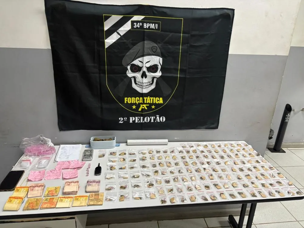 PM flagra homem indo abastecer ponto de venda de drogas em Mogi Guaçu