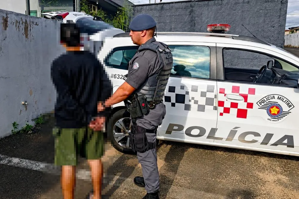 Homem joga bicicleta contra policial militar durante abordagem e acaba preso em Itapira