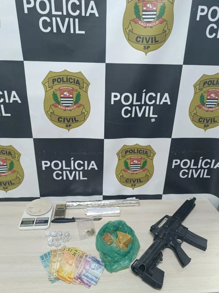 Polícia apreende drogas, simulacro de fuzil e prende casal por tráfico em Campinas