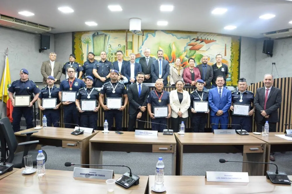 Câmara de Mogi Guaçu homenageia Guardas Civis Municipais destaques do ano