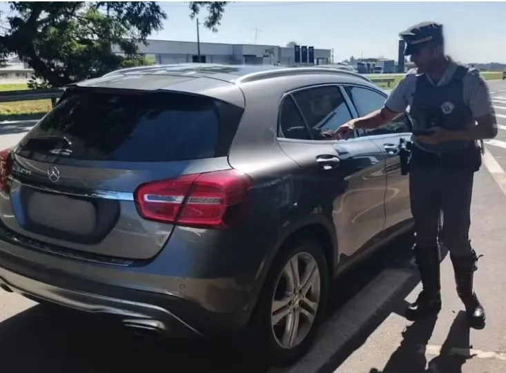 Motorista sem CNH é detido e carro com R$ 56 mil em multas é apreendido em Mogi Guaçu