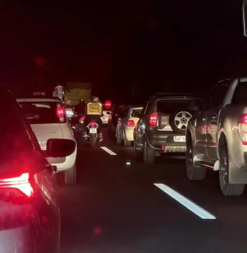 Acidente com cinco veículos causa lentidão na SP-340, em Mogi Guaçu