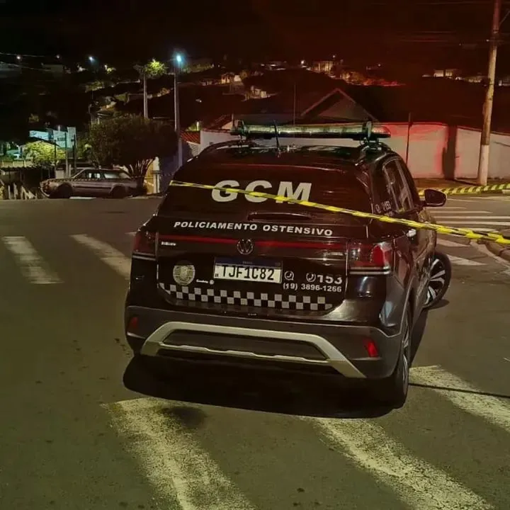 Bêbado bate carro em viatura da GCM após não obedecer ordem de parada