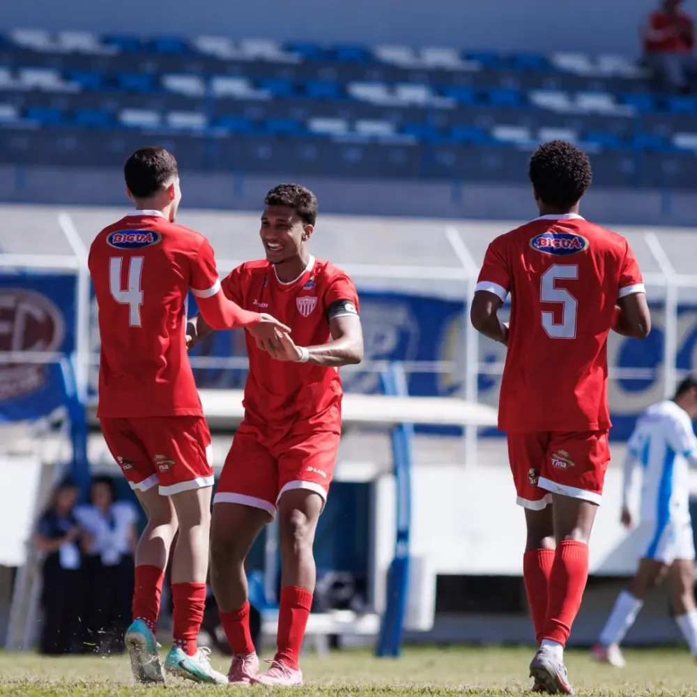 Equipe do Mogi Mirim comemorando Gol (Créditos: Instagram/ Mogi Mirim EC)