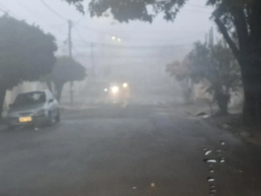 Neblina atingiu as cidades da região (Crédito: Zatum Notícias)