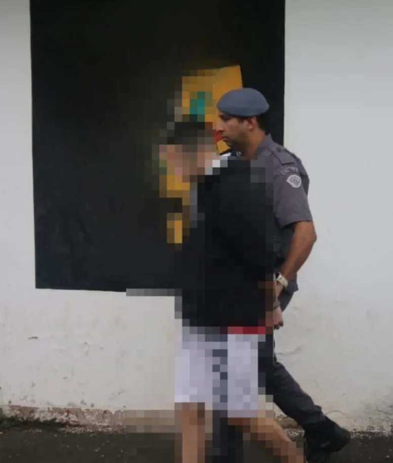 Foragido tenta se esconder na casa da mãe, mas é preso pela PM