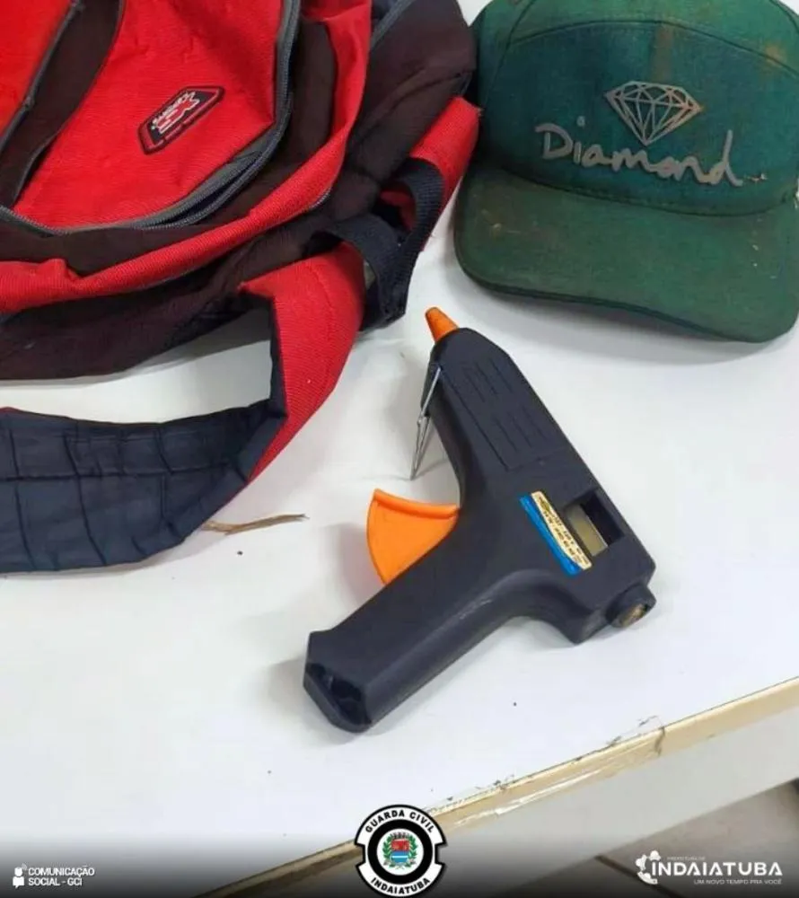 Pistola de cola quente foi apreendida pela Guarda Civil Municipal (Crédito: Divulgação)