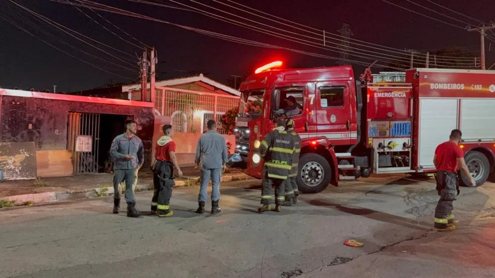 Incêndio destrói quarto de casa no Jardim Garcia, em Campinas