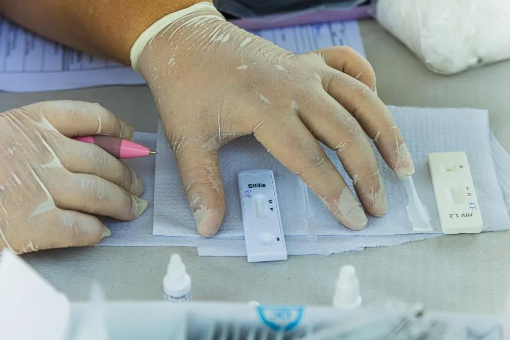O tratamento para sífilis é ofertado pela rede municipal de saúde e geralmente é feito com injeções de Penicilina benzatina, também conhecida como Benzetacil. (Créditos: Divulgação)