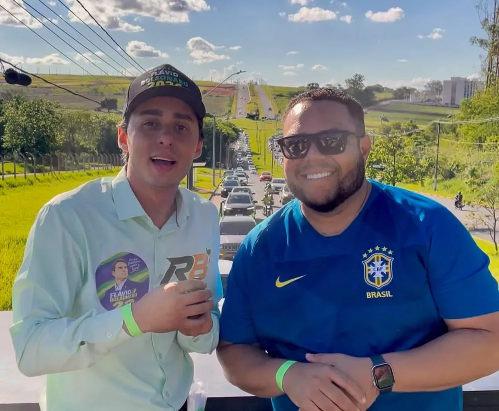 Paulínia para com a carreata por Flávio Bolsonaro 22; Jhonatan Guerra articula movimento suprapartidário e reúne lideranças políticas