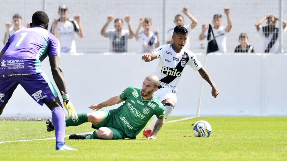 Ponte Preta deixa comemoração pelo dérbi para trás e foca no próximo jogo