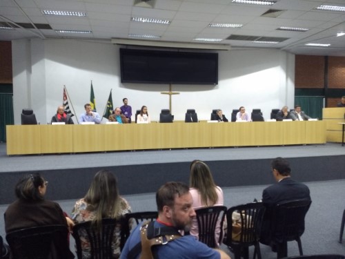 Debate e Cazellato, o fujão (Coluna do Raoni)