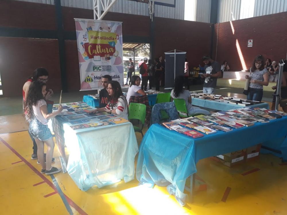 Sarau em Hortolândia conta com banca de troca de livros