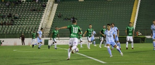 Guarani vence o Londrina, mas continua na zona de rebaixamento