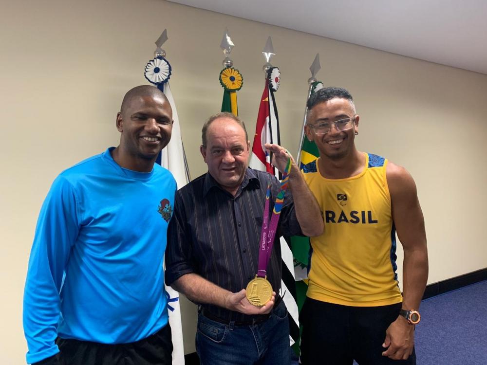 Paratletla campeão do pan-americano é recebido em Paulínia