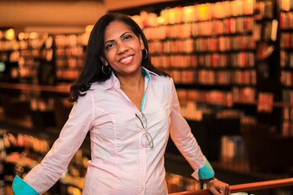 Quando a fé e a ciência se unem: livro da escritora carioca Lucilene Manhães conta história de amor entre sobrevivente de Covid e médica