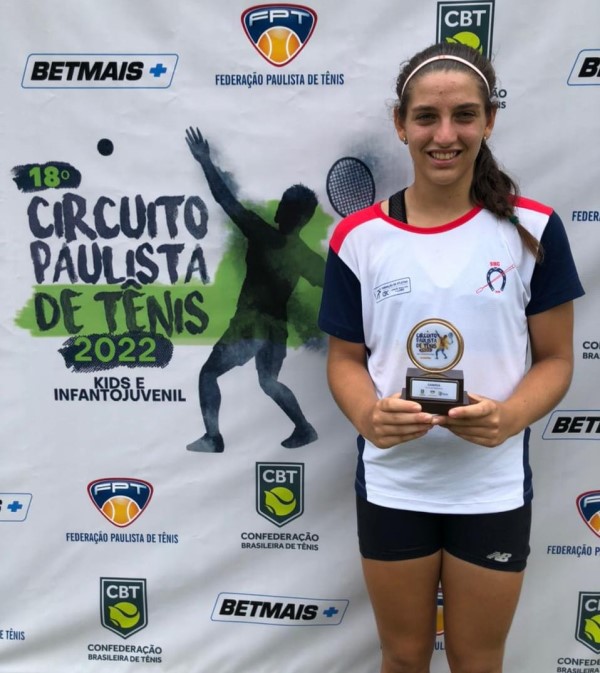 Manuela é campeã em Simples e Duplas no Brasileiro de Tênis realizado em Serra Negra