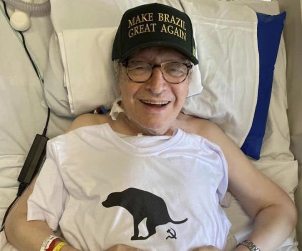Negacionista, Olavo de Carvalho está na UTI em razão da covid-19, segundo uma de suas filhas