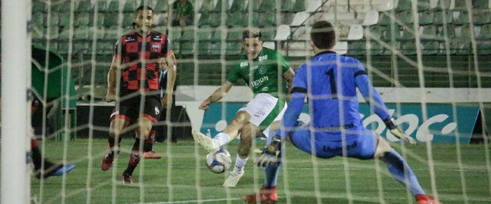 Guarani derrota o více-lider da série B