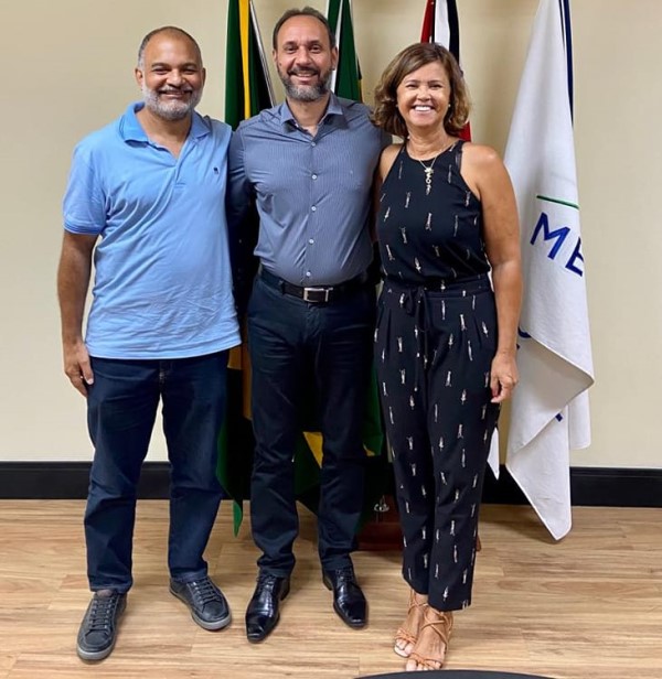 Cazellato nomeia técnica de enfermagem como Secretária de Educação