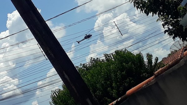 Helicóptero Águia da PM sobrevoa Mogi Mirim em busca de bandidos