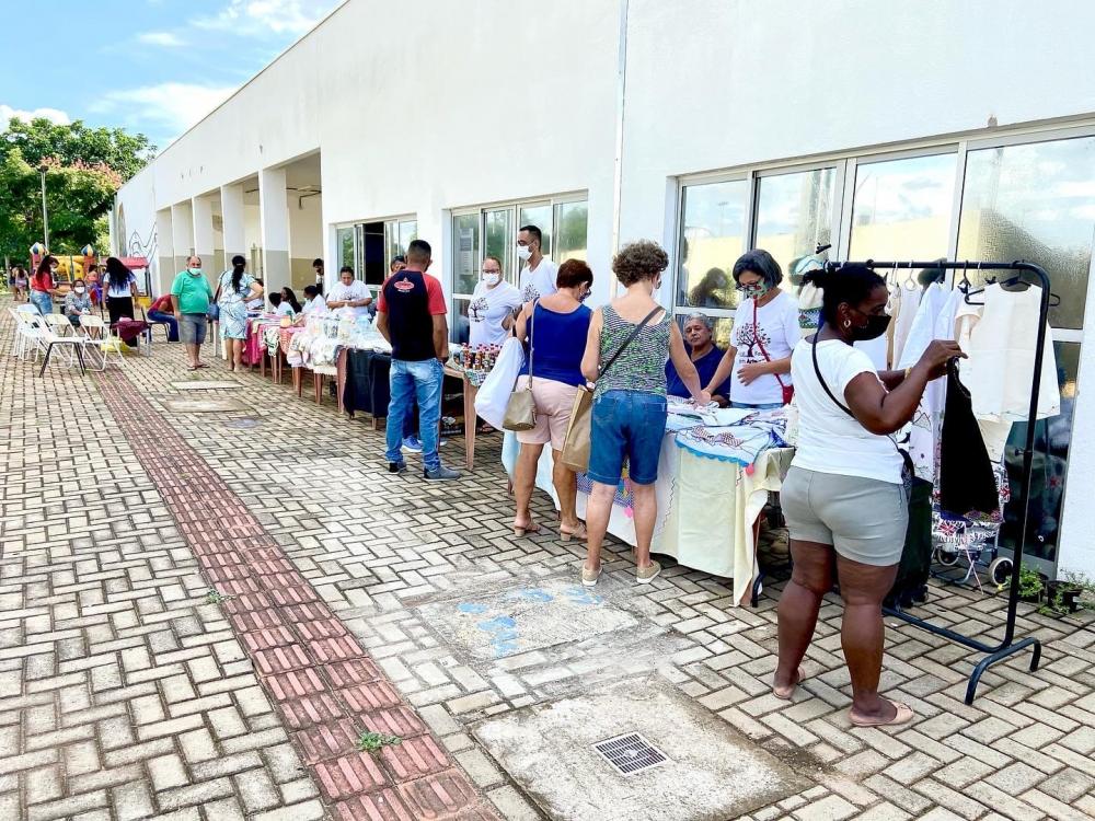 Feira no CEU Vila Esperança vende produtos artesanais feitos por mulheres