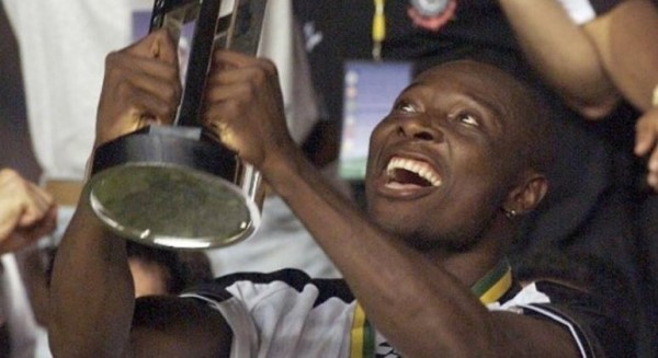 Corinthians lamenta morte do ídolo Freddy Rincón: 'Eternamente em nossos corações'