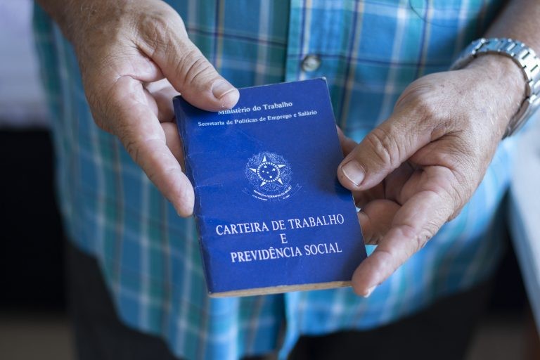 Câmara avalia panorama do trabalho no Brasil