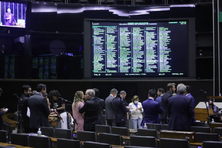 Deputados analisam pedido de urgência para projeto que cria a campanha Junho Verde; acompanhe
