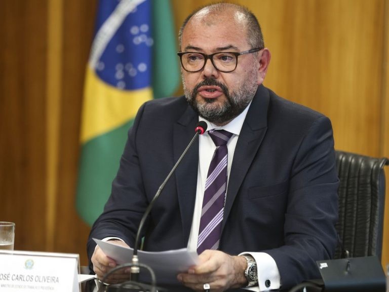 Comissão de Trabalho recebe ministro do setor na terça