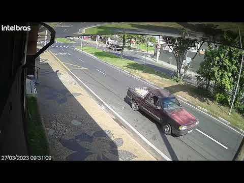 CAMINHÃO DESGOVERNADO INVADE PIZZARIA EM PAULÍNIA!!!