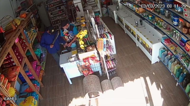 HOMEM USA FACÃO PARA ROUBAR EM MOGI GUAÇU