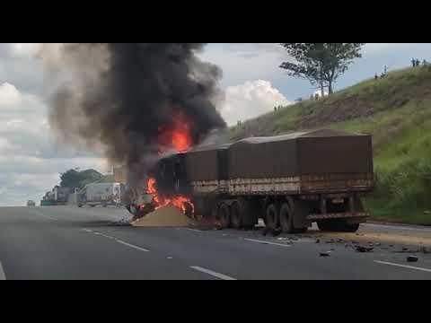 CARRETA PEGA FOGO NA RODOVIA BANDEIRANTES, EM CAMPINAS